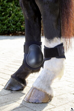 Bandáže, podložky, gamaše a zvony pre kone